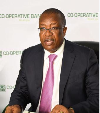 What benefits do CEOs in Kenya receive beyond salary